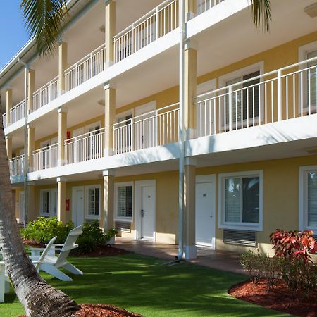 Sunshine Suites Resort West Bay Buitenkant foto