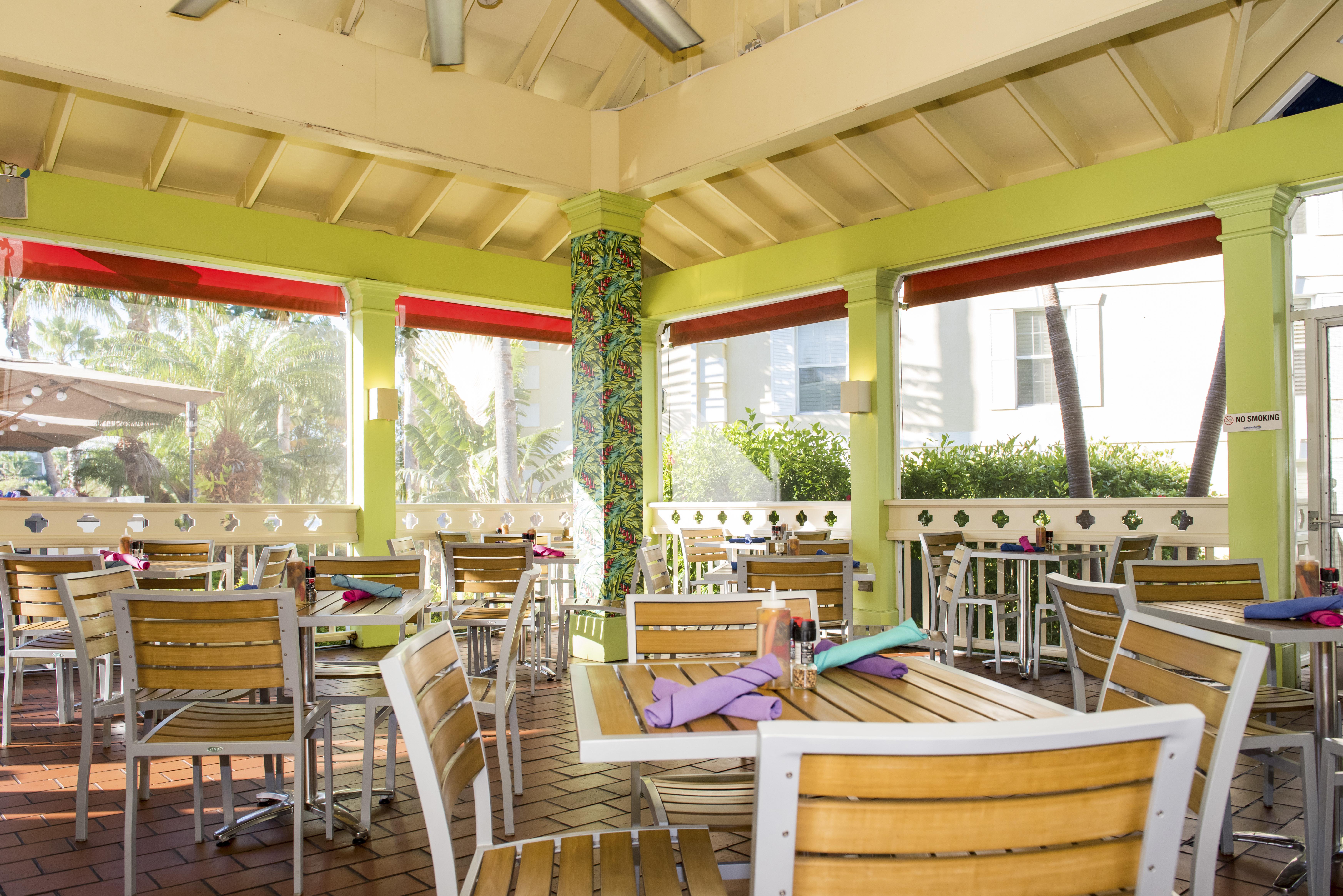 Sunshine Suites Resort West Bay Buitenkant foto