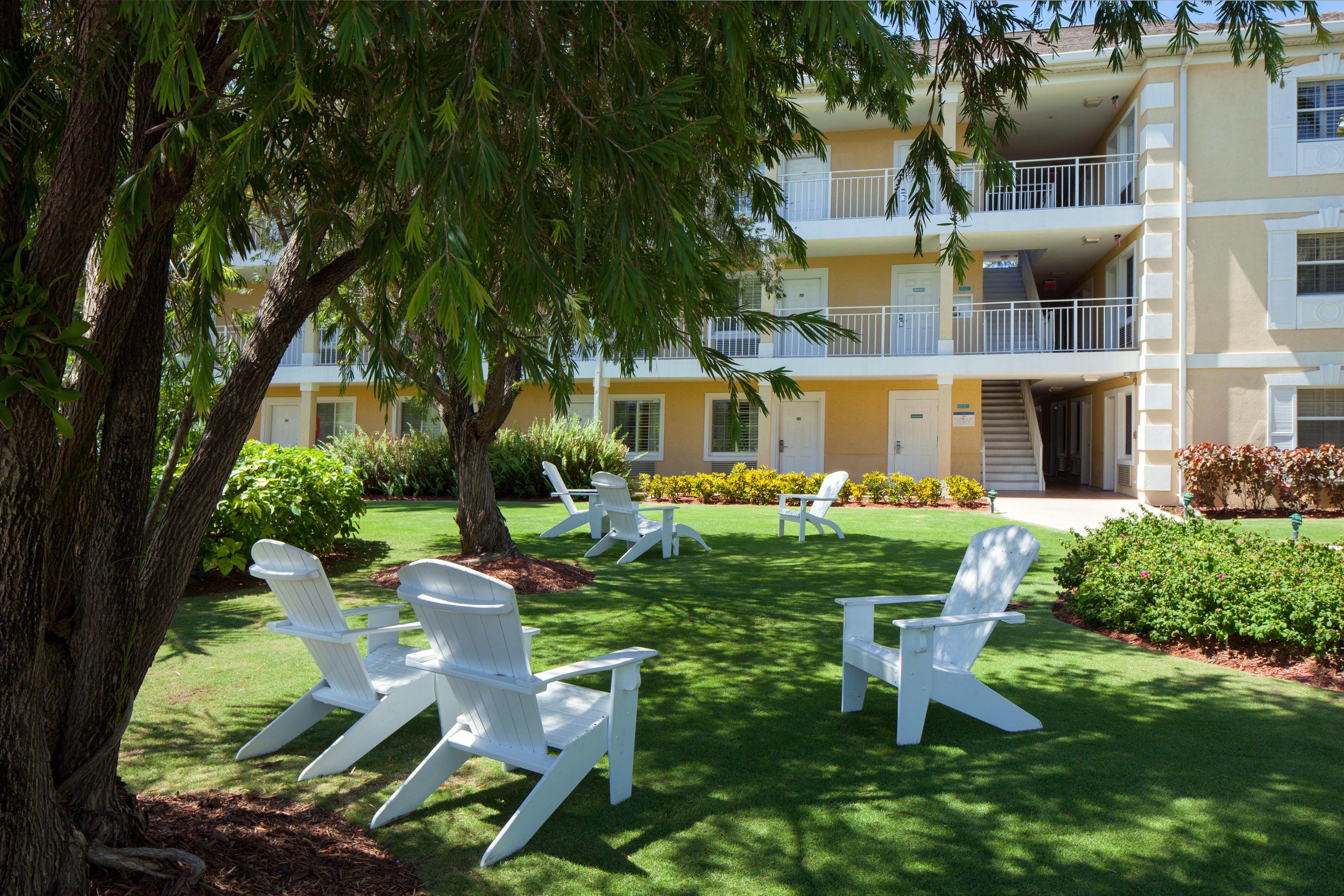Sunshine Suites Resort West Bay Buitenkant foto