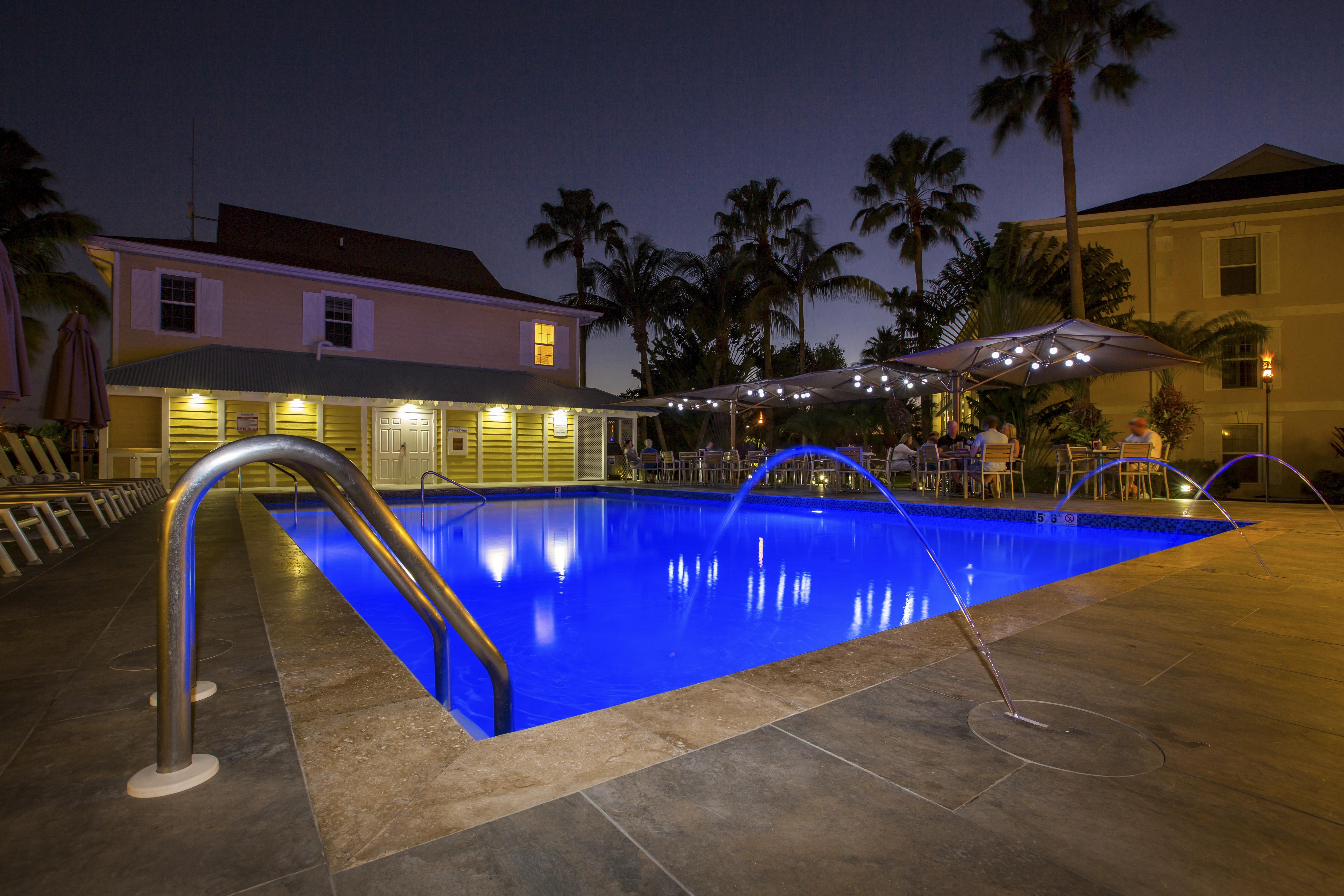 Sunshine Suites Resort West Bay Buitenkant foto