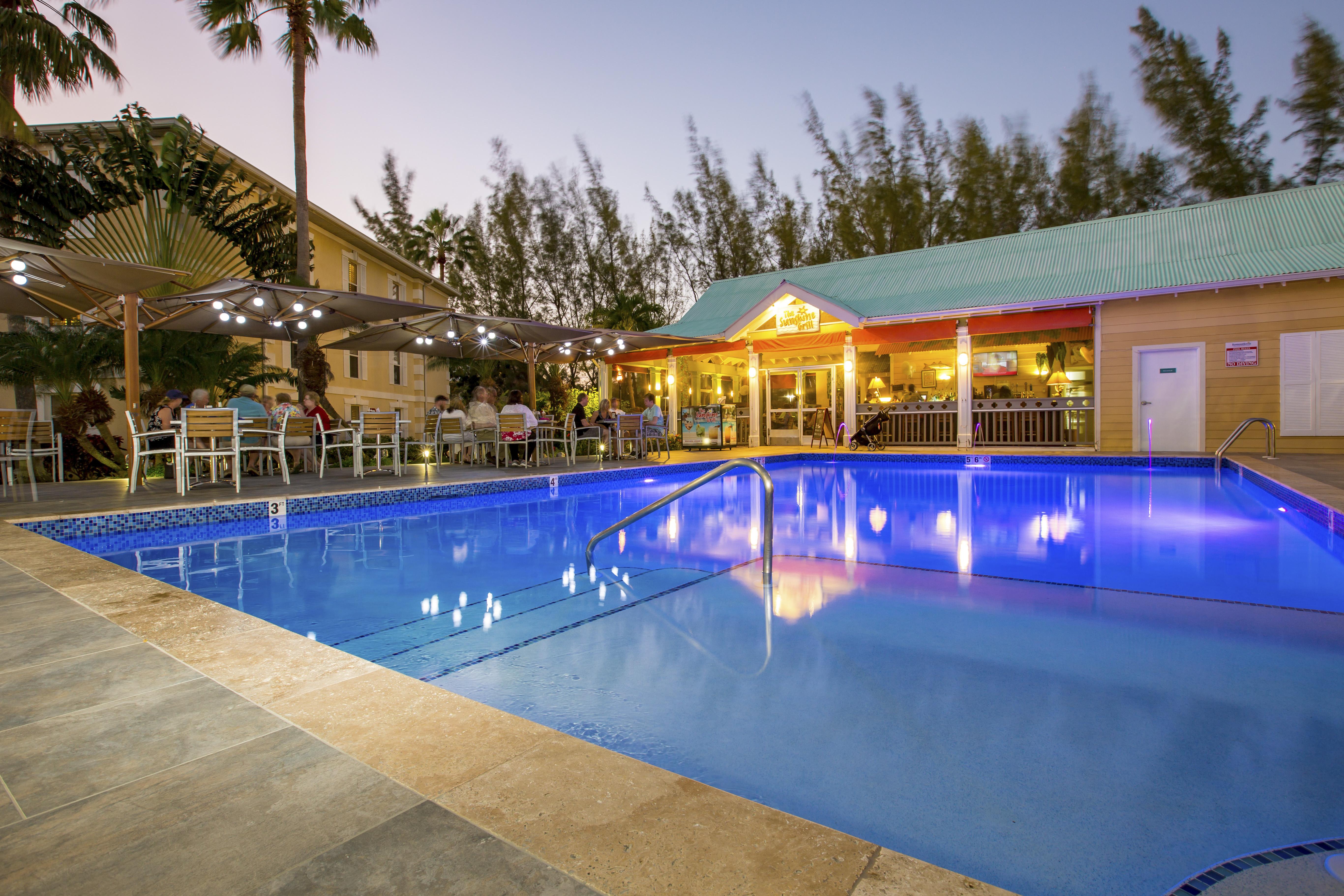 Sunshine Suites Resort West Bay Buitenkant foto