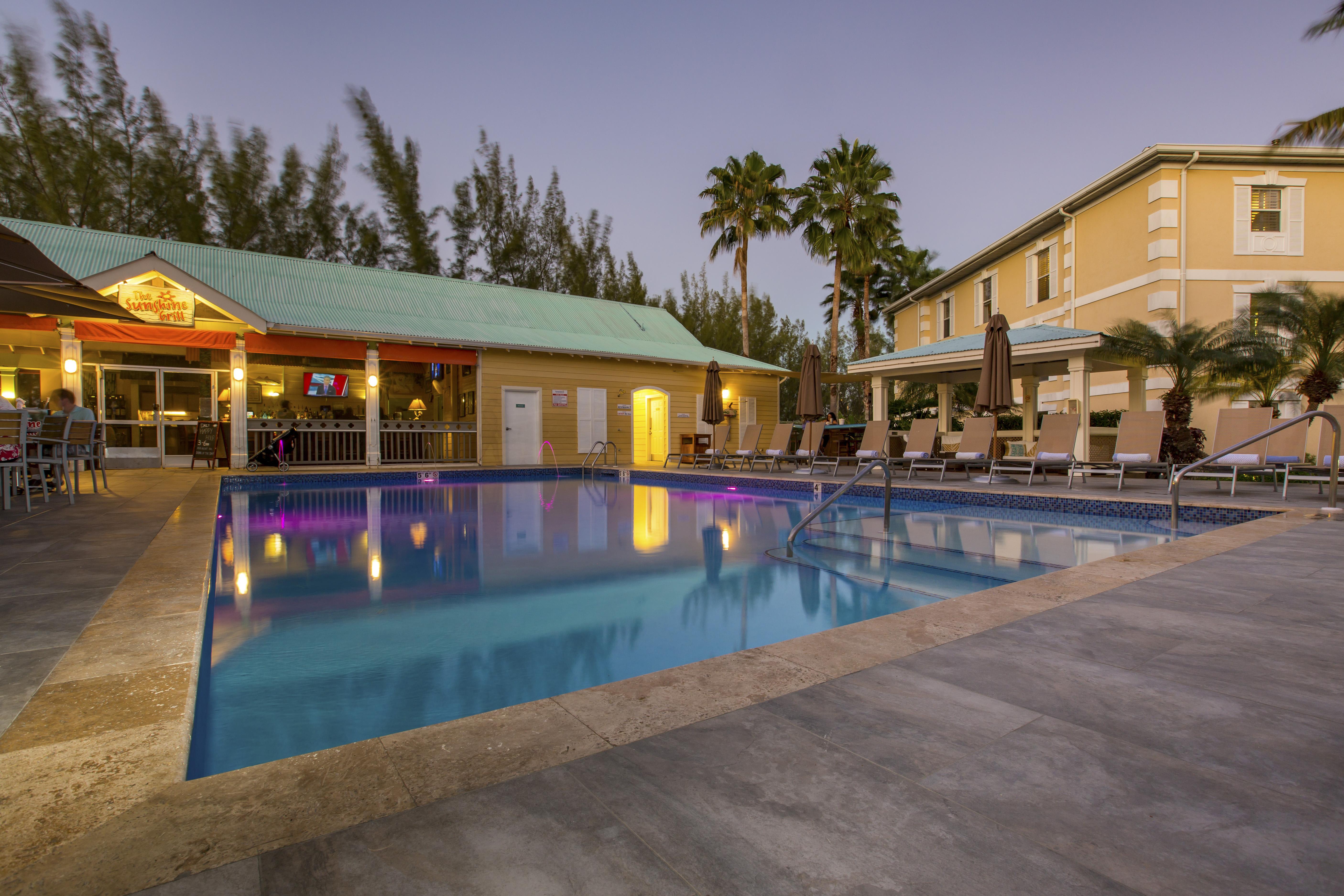Sunshine Suites Resort West Bay Buitenkant foto