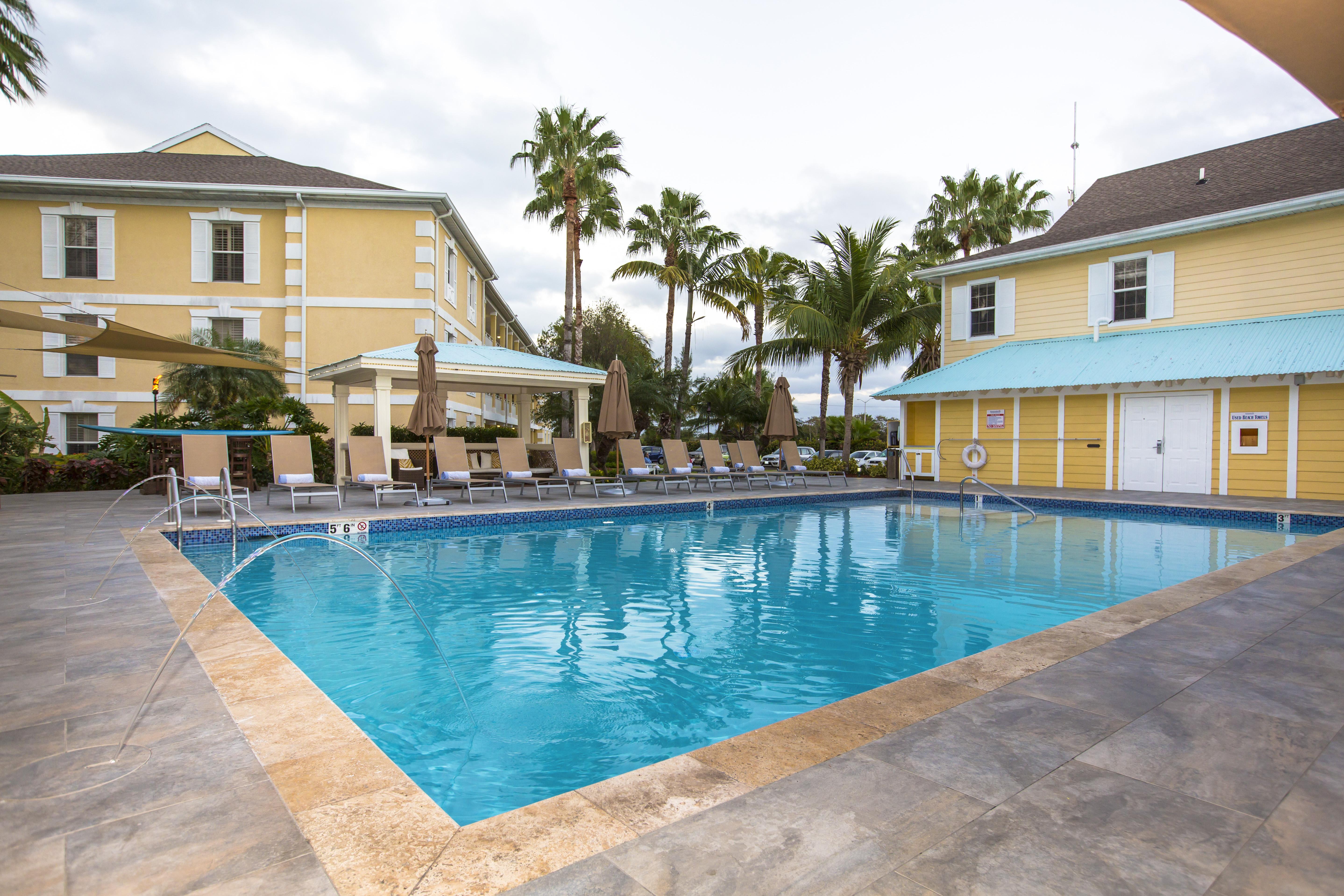 Sunshine Suites Resort West Bay Buitenkant foto