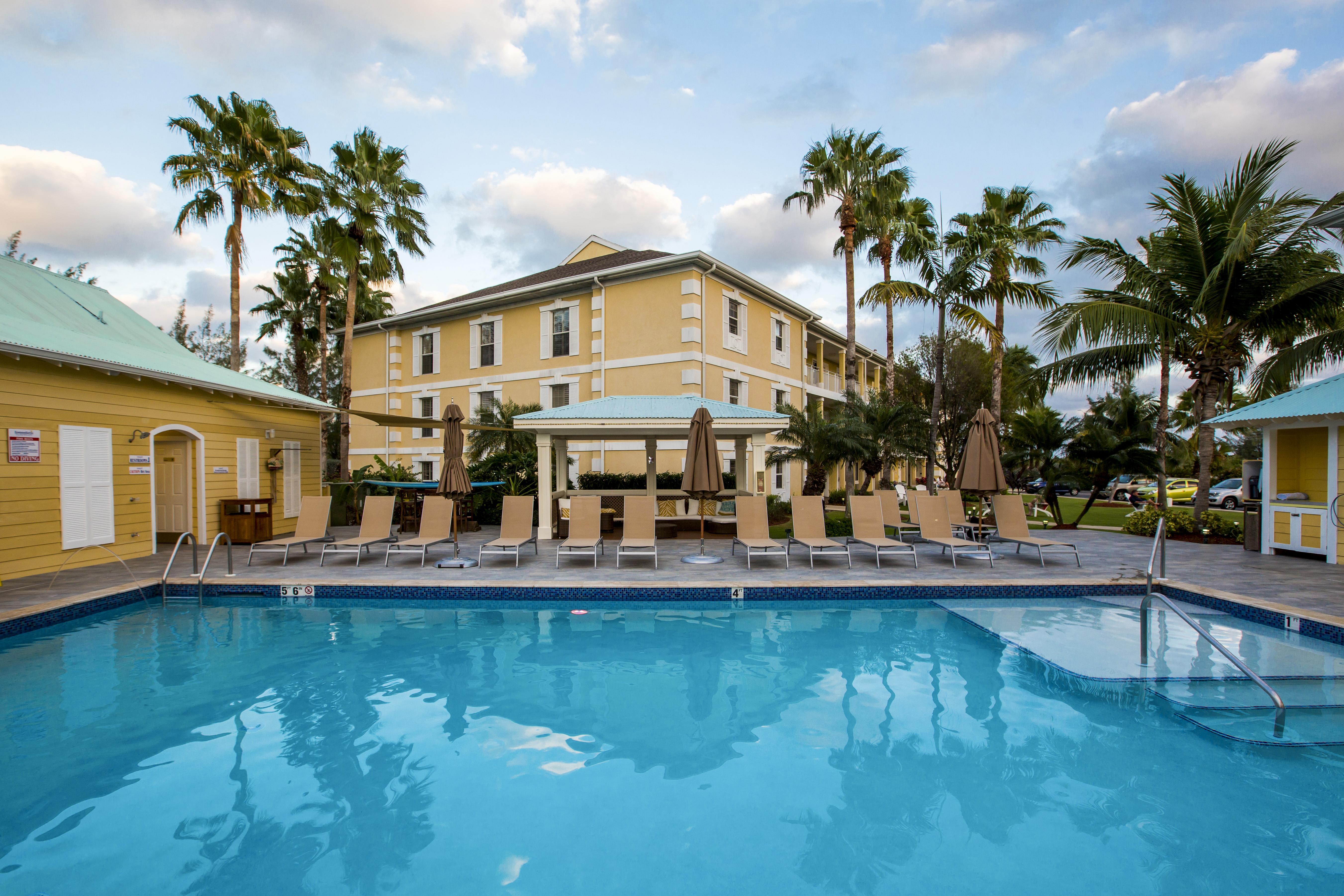 Sunshine Suites Resort West Bay Buitenkant foto