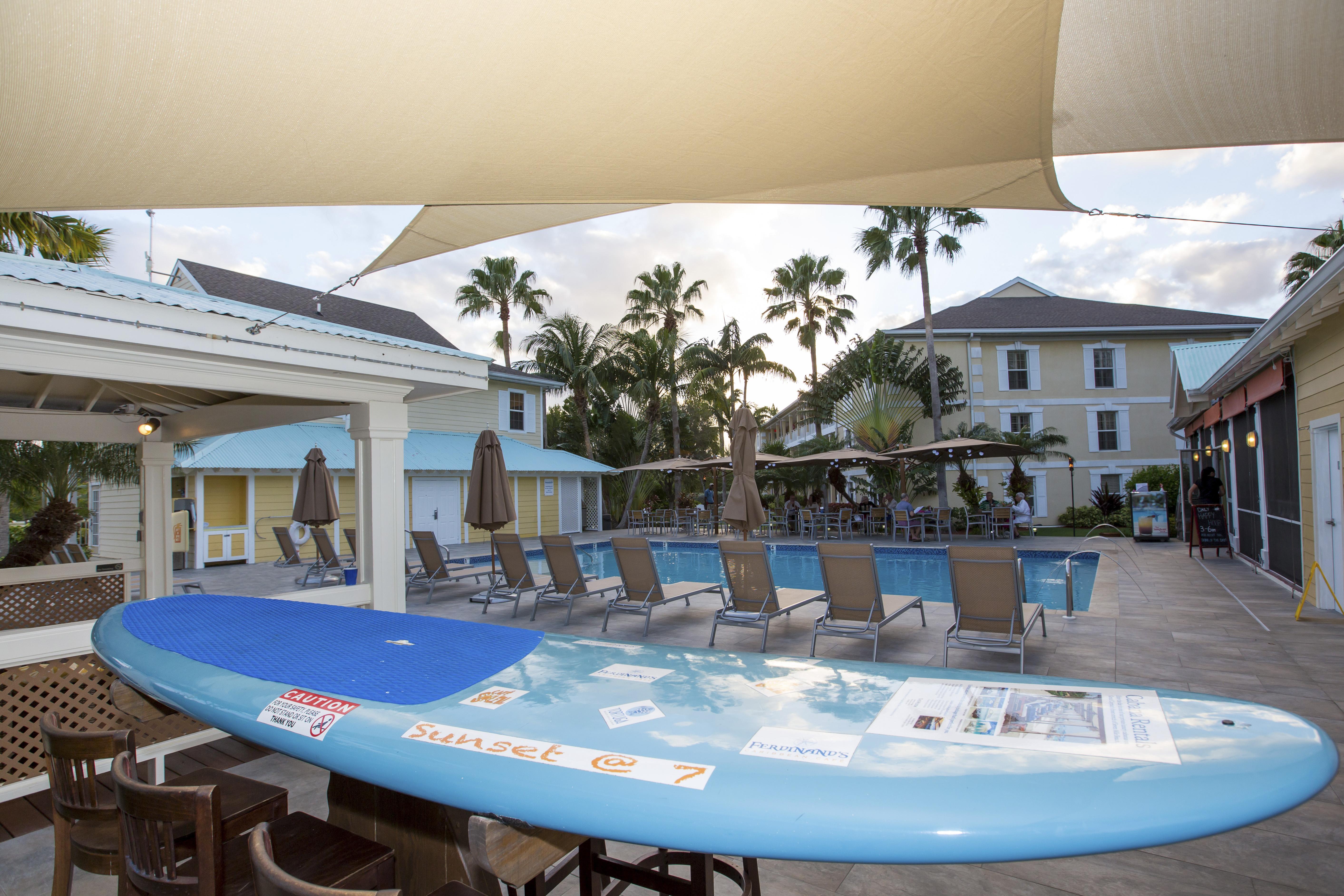 Sunshine Suites Resort West Bay Buitenkant foto