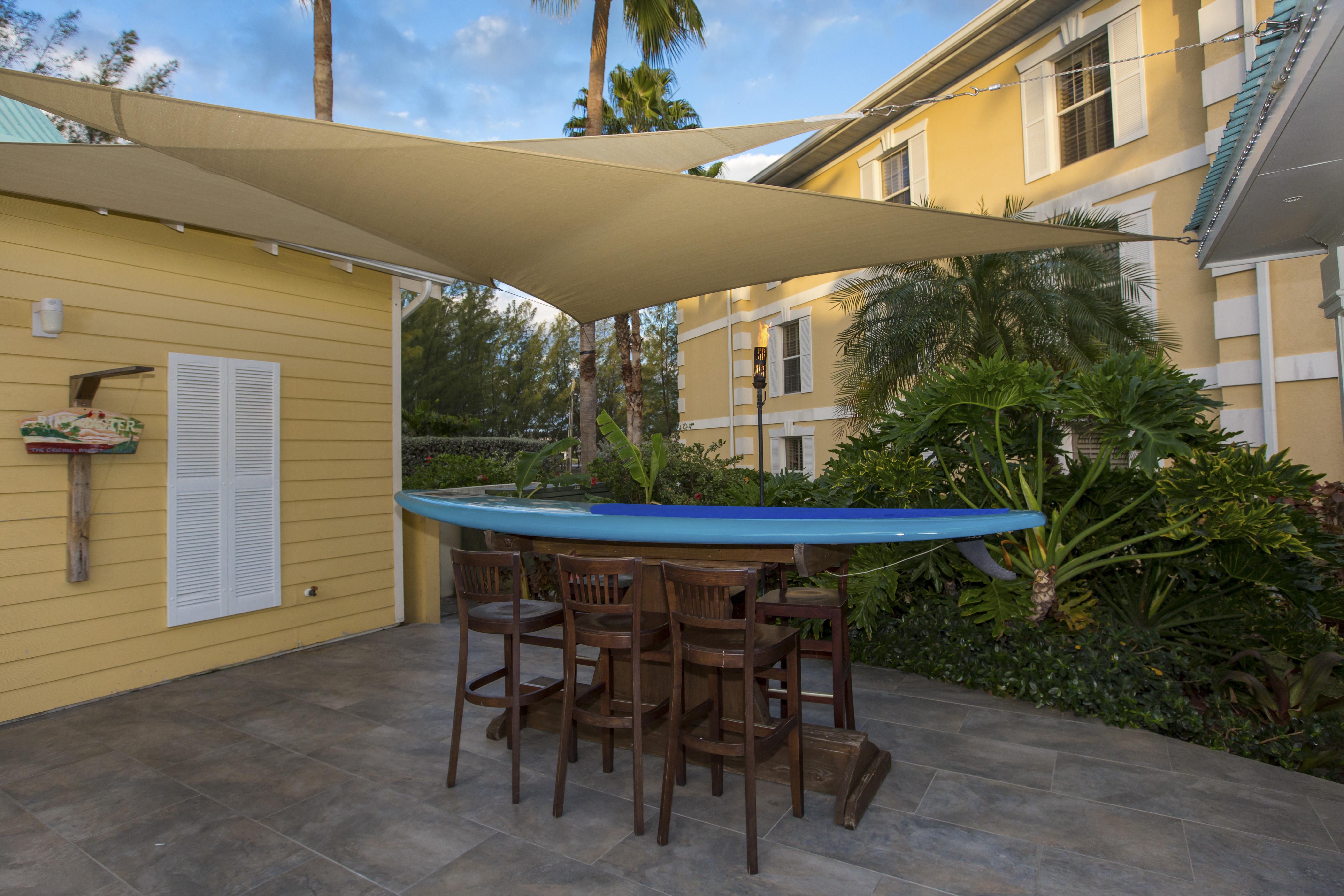 Sunshine Suites Resort West Bay Buitenkant foto