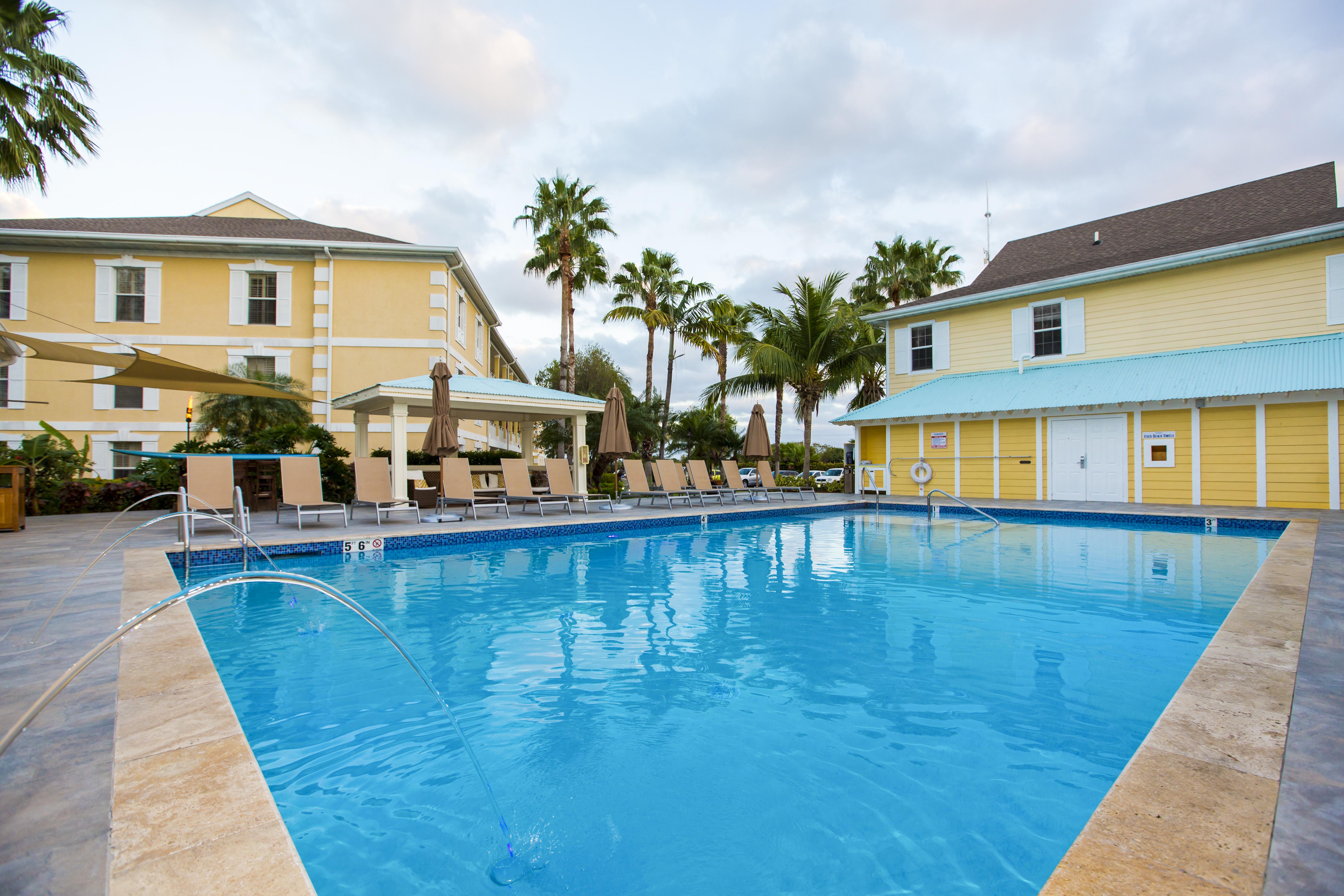 Sunshine Suites Resort West Bay Buitenkant foto