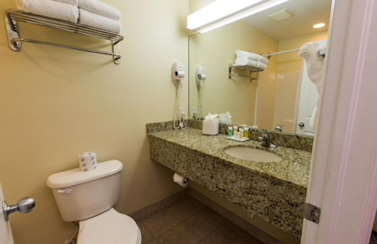 Sunshine Suites Resort West Bay Buitenkant foto