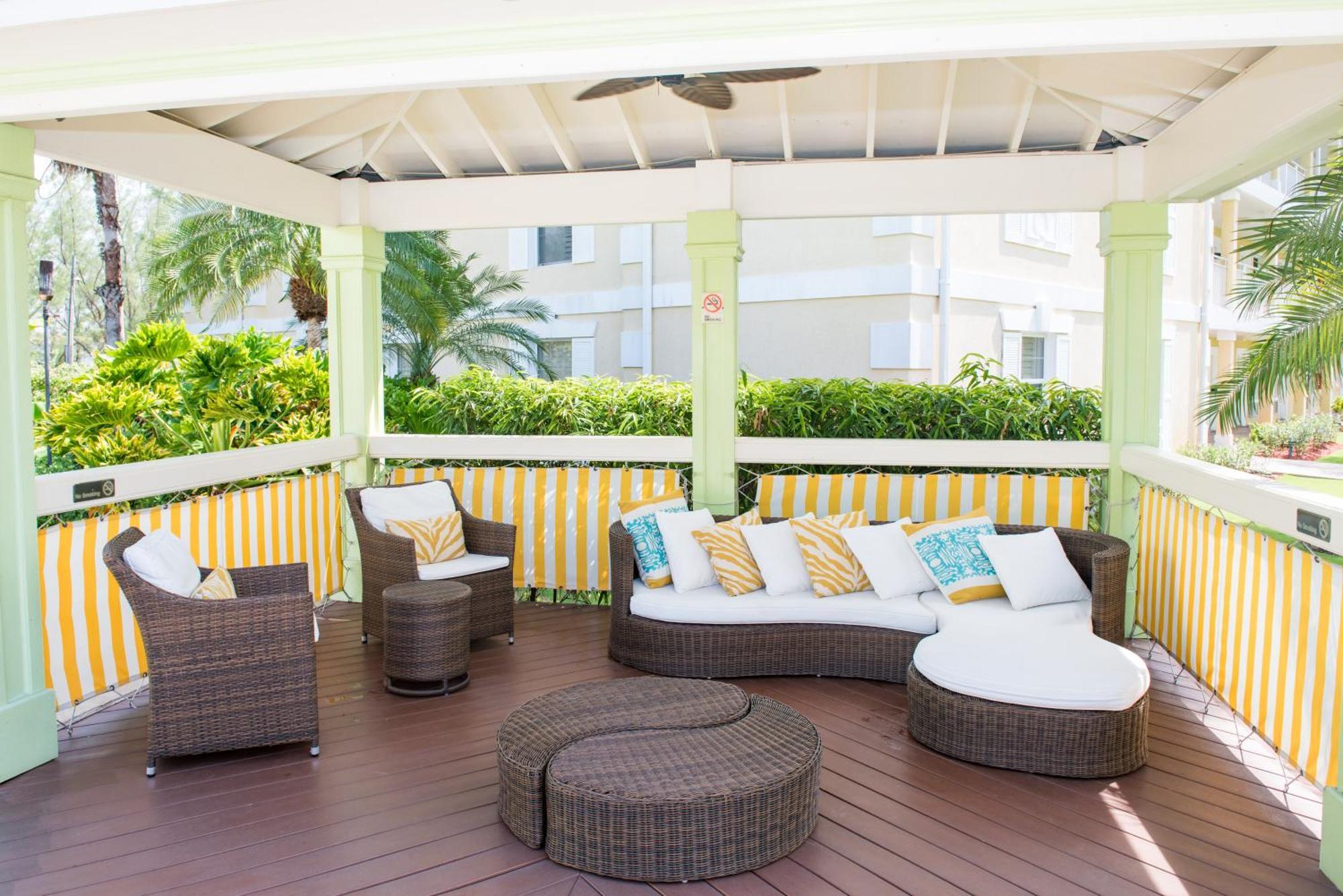 Sunshine Suites Resort West Bay Buitenkant foto