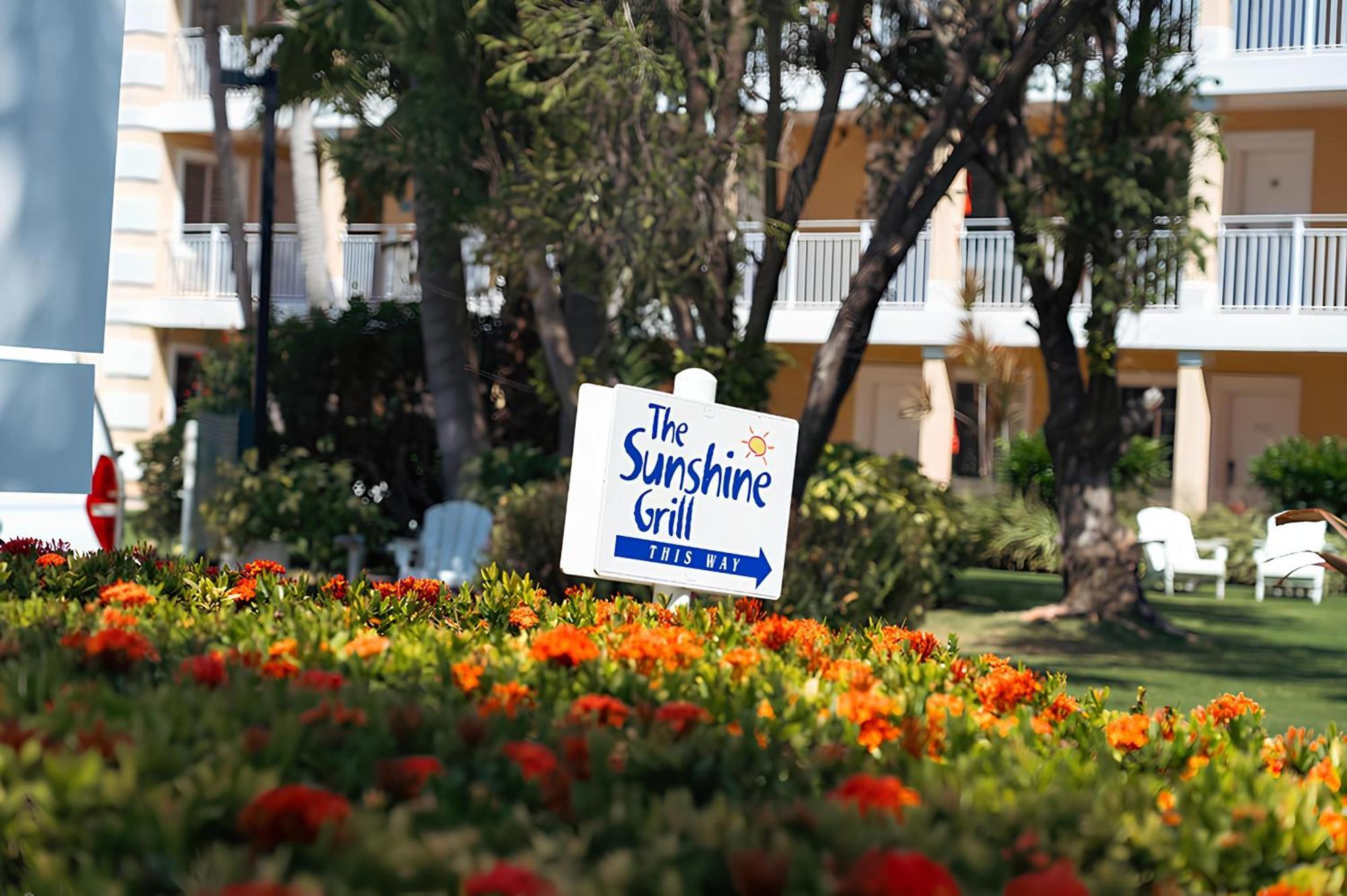 Sunshine Suites Resort West Bay Buitenkant foto