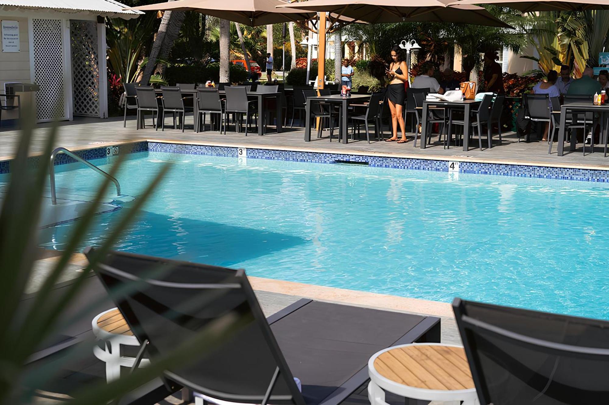 Sunshine Suites Resort West Bay Buitenkant foto