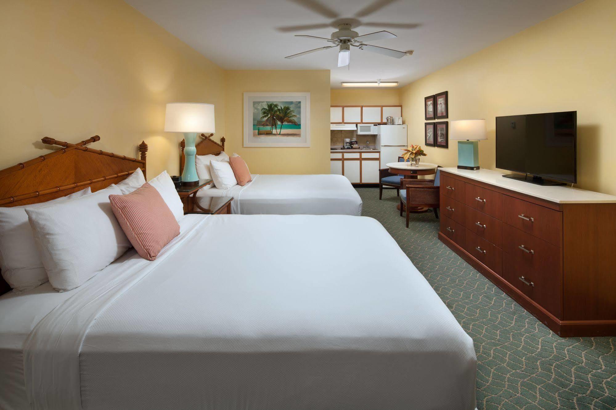 Sunshine Suites Resort West Bay Buitenkant foto