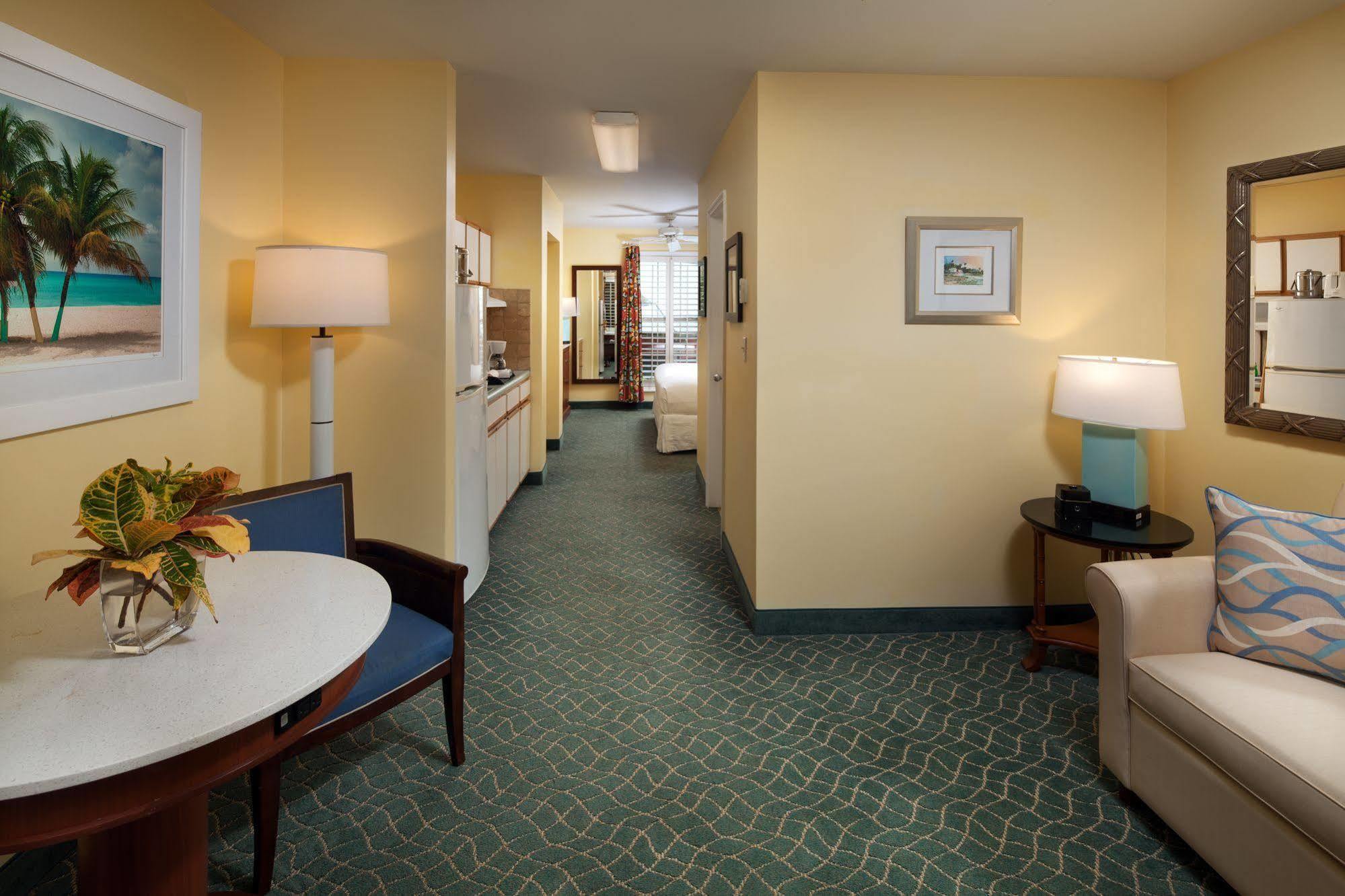 Sunshine Suites Resort West Bay Buitenkant foto